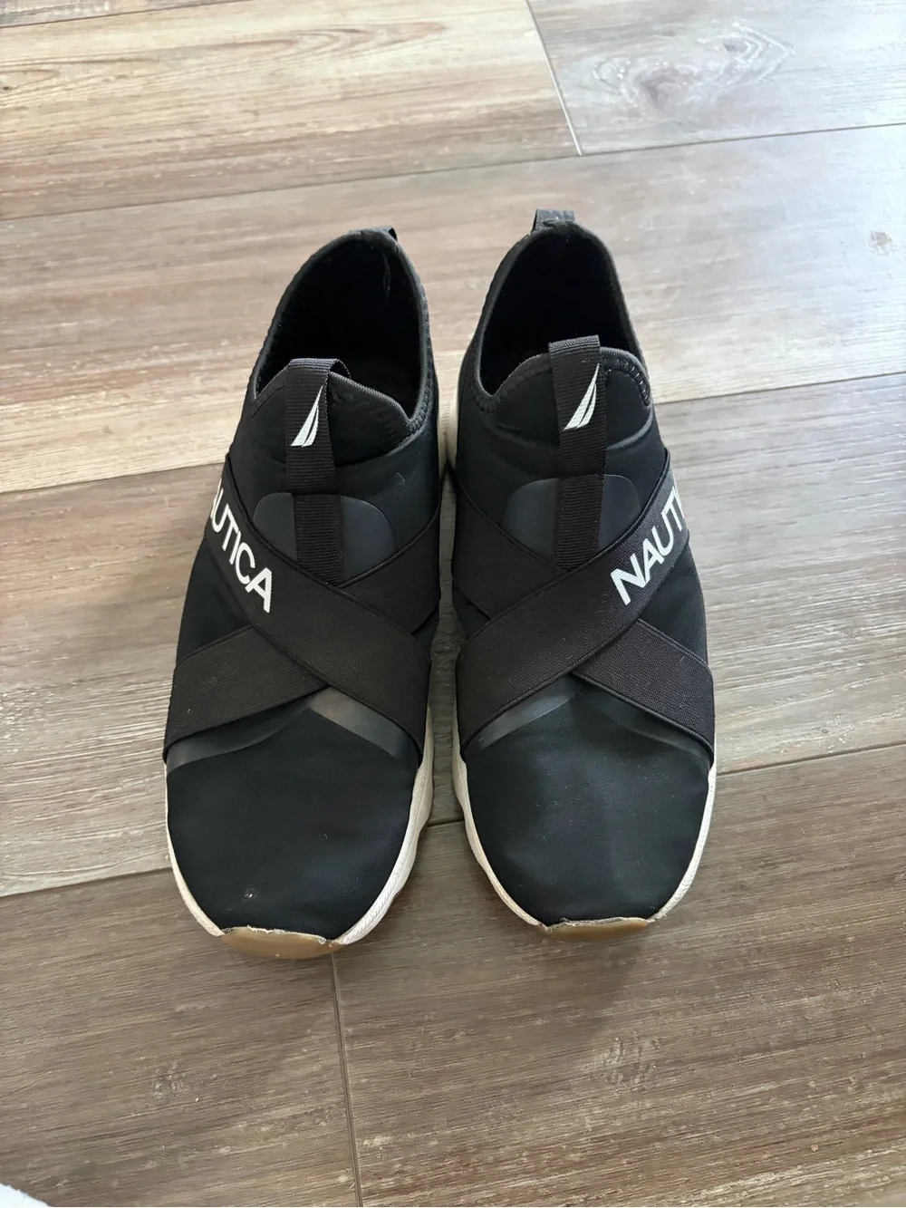 Nautica Women’s Brynlee Crisscross Slip-On Sneakers – Black – Size 8 - Picture 3 of 5